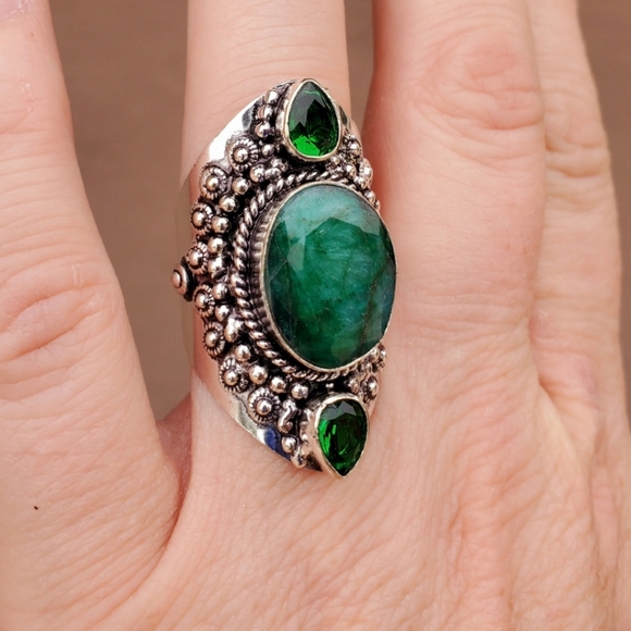 New Emerald and Peridot 925 Silver Statement Ring. - Picture 2 of 16